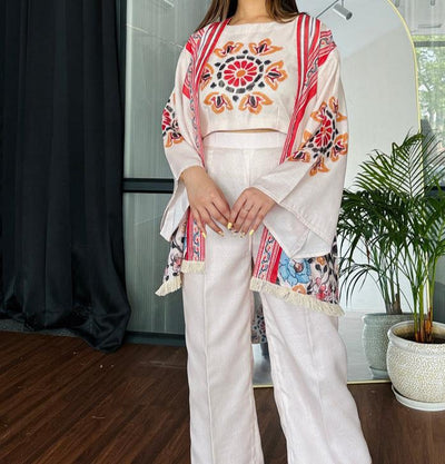 Ladies 3pc suit.